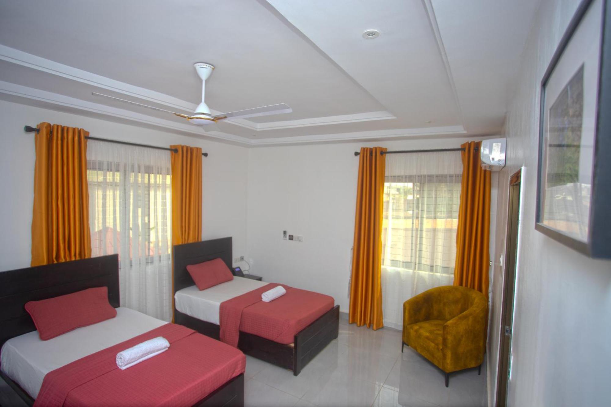 Labev Hotel Кумаси Экстерьер фото