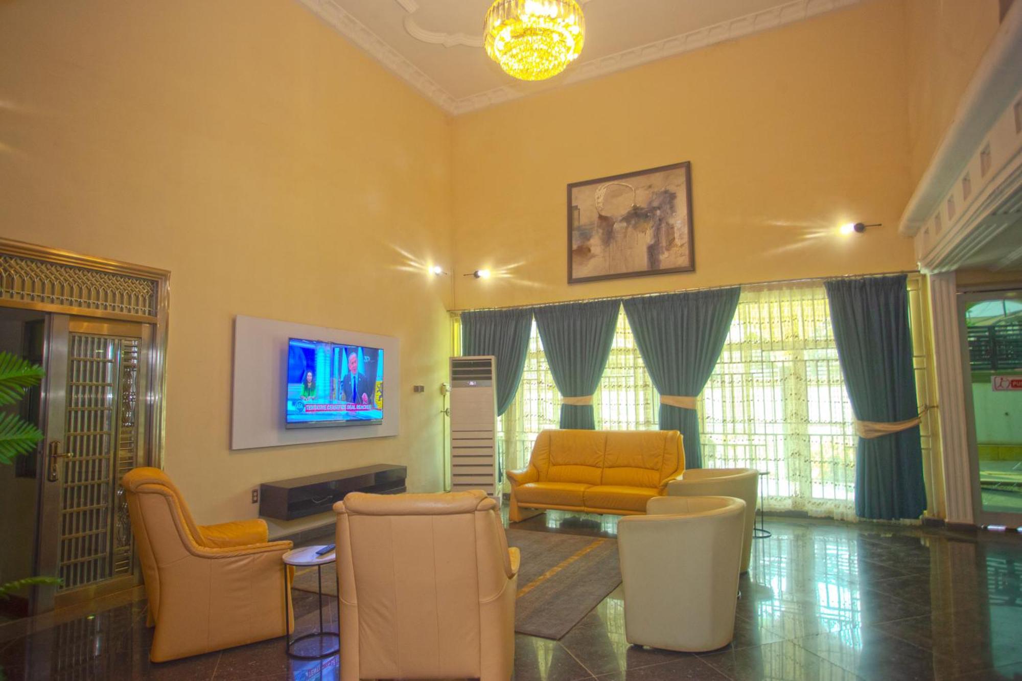 Labev Hotel Кумаси Экстерьер фото