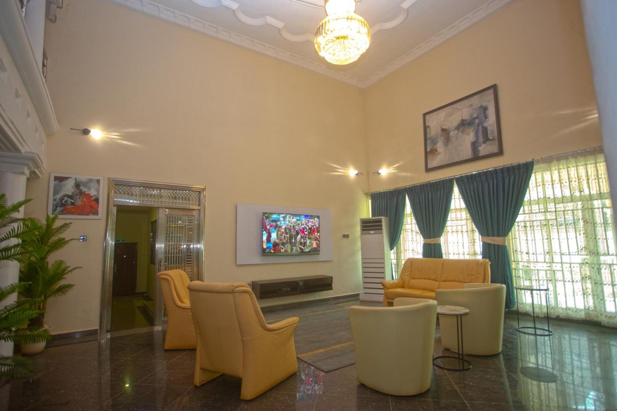 Labev Hotel Кумаси Экстерьер фото