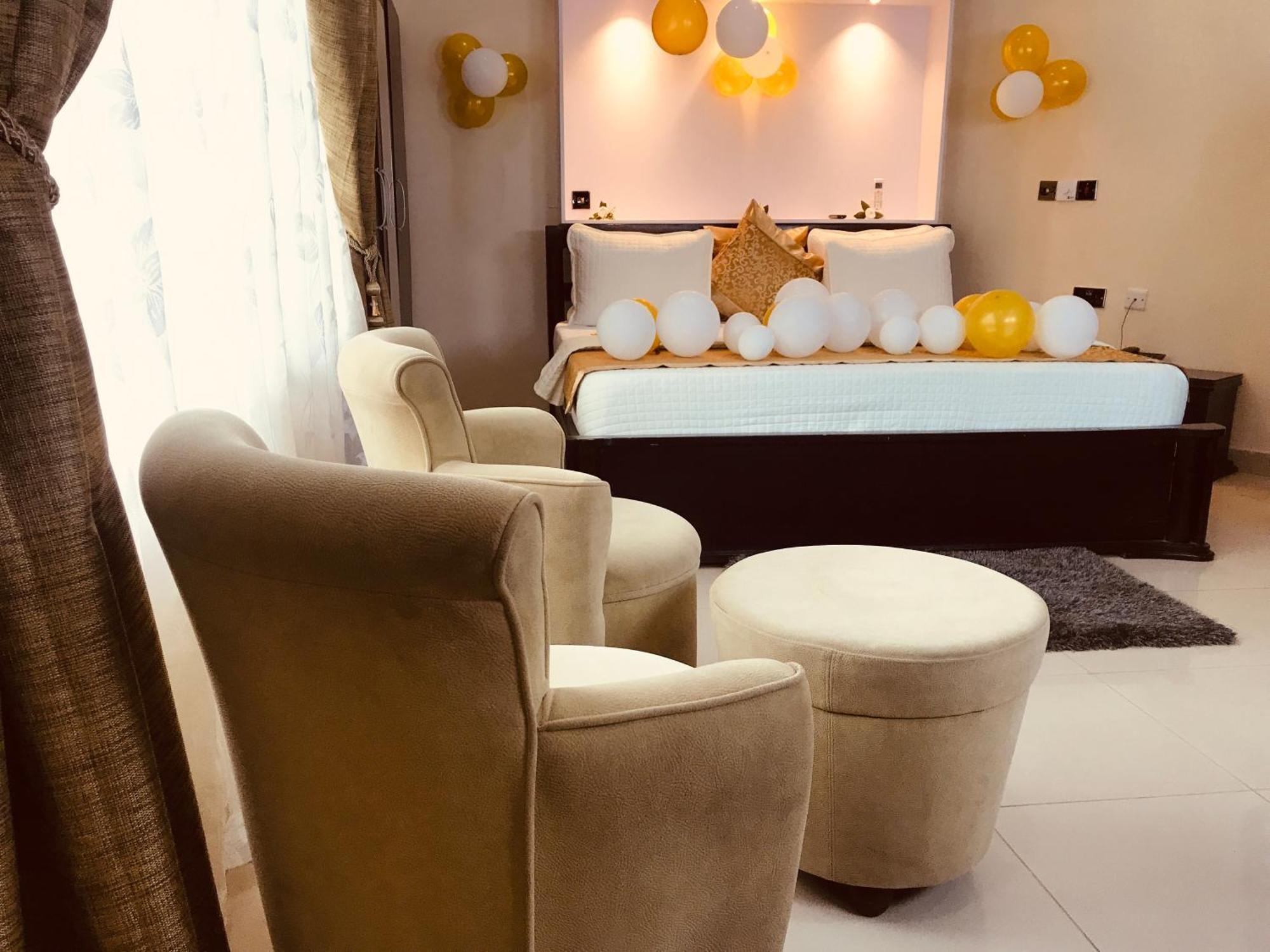 Labev Hotel Кумаси Экстерьер фото
