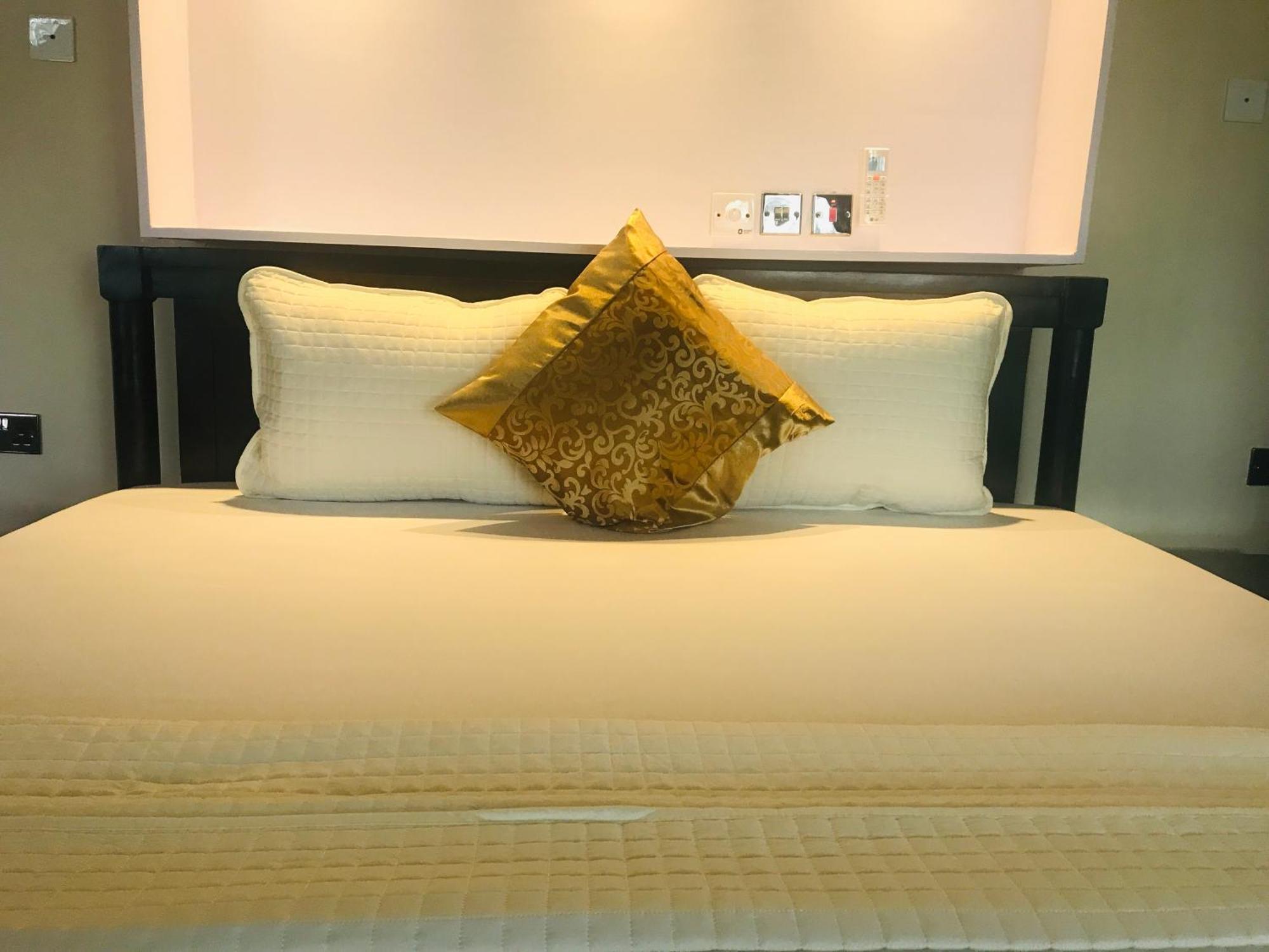 Labev Hotel Кумаси Экстерьер фото