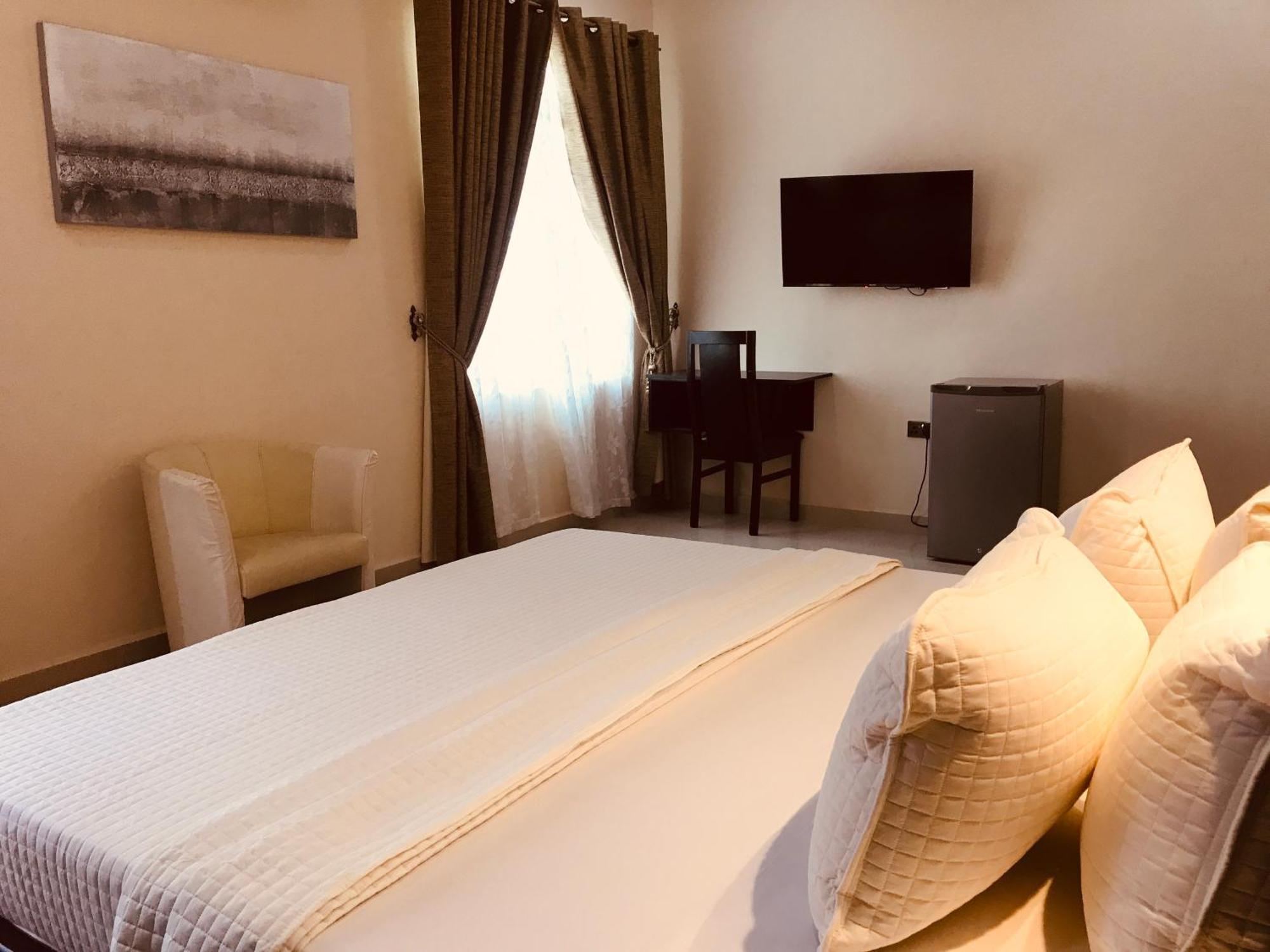 Labev Hotel Кумаси Экстерьер фото
